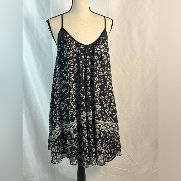 Express Dresses & Skirts - Express Black Mini Dress 🖤🌴